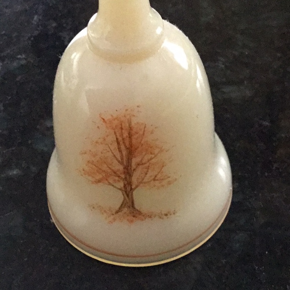 Hand Painted Vintage Fenton Custard Glass Bell Autumn Tree Signed Vicki F Decor - Picture 2 of 4